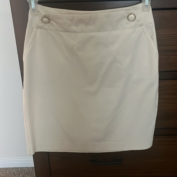 Mid length skirt - Picture 2 of 3